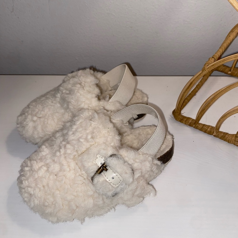 Cat & Jack Cream Fuzzy Kids Slippers